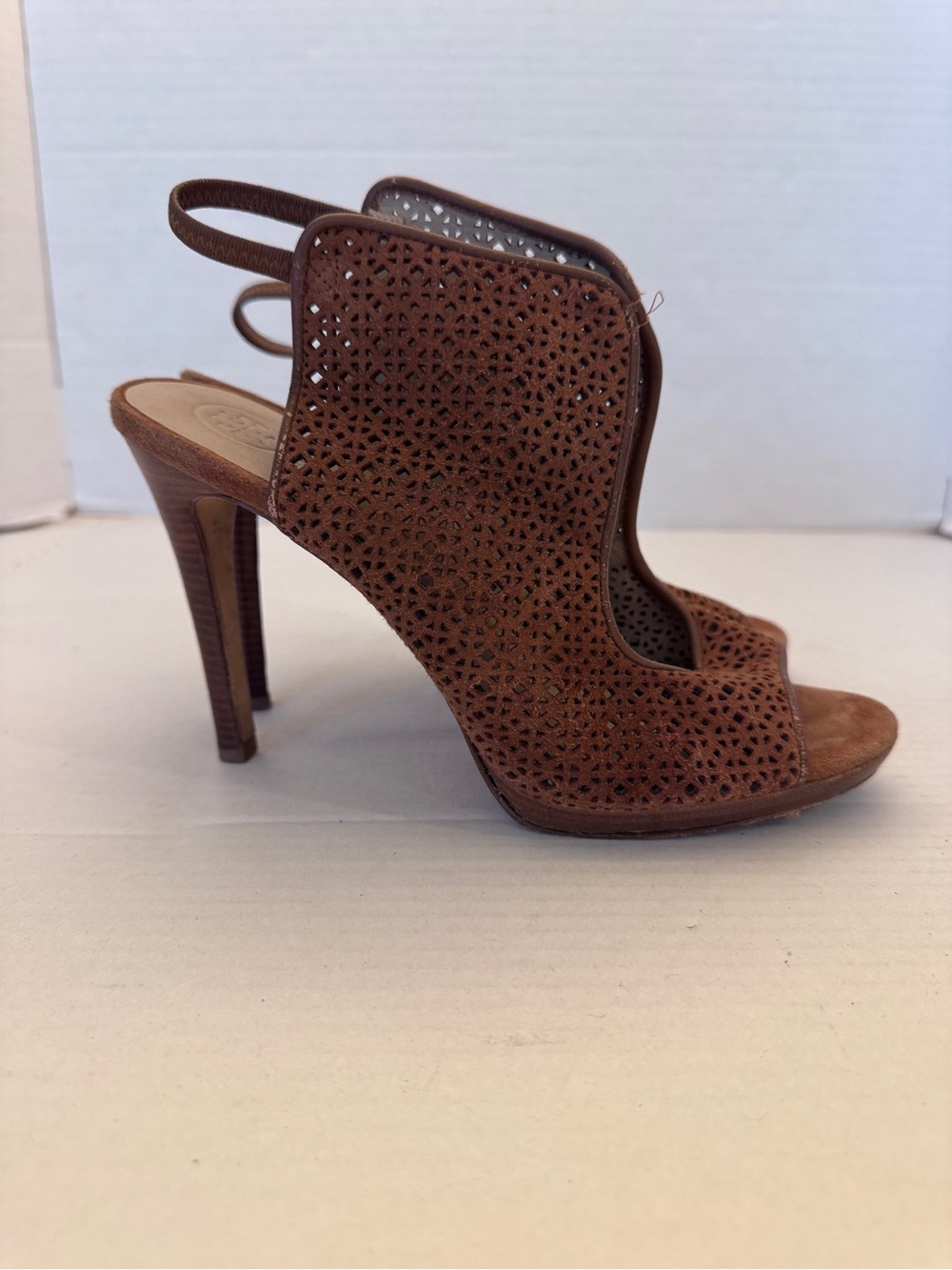 Tory Burch Laser Cut Brown Suede Peep Toe Heeled Sandals Women 8 M Preppy Chic